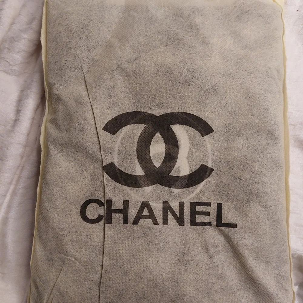CHANEL Cream and Black Logo Protective Dust Cover